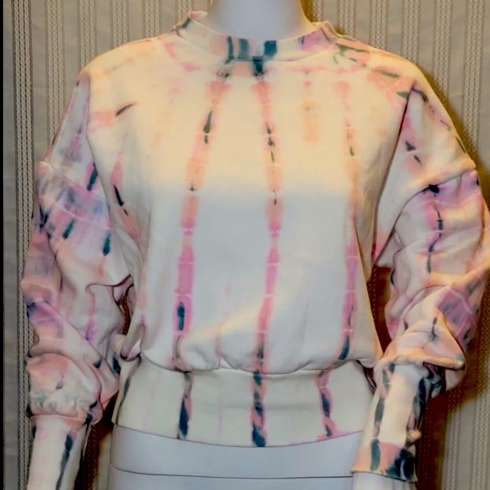 Old Navy Women's Cropped Crewneck Sweatshirt Blue and Pink tie dye Size M